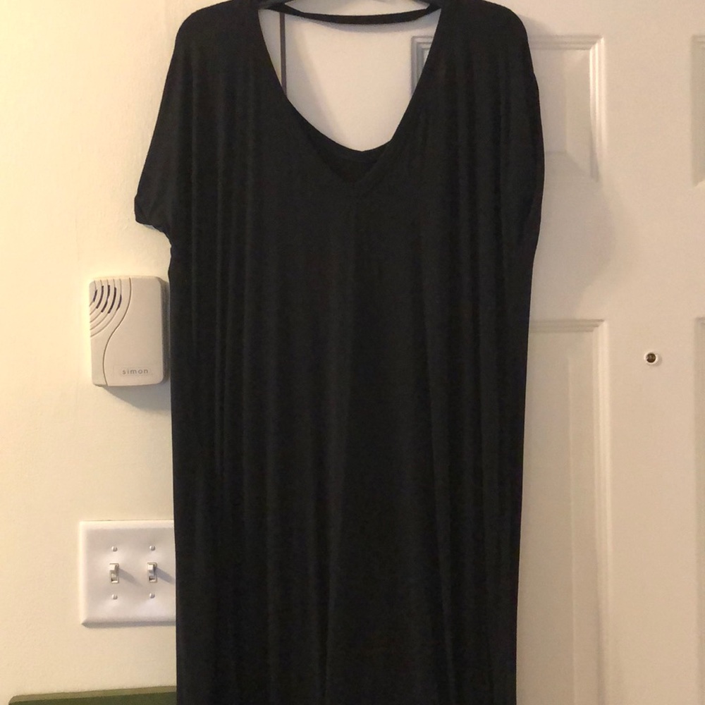 Maxi dress with high slit, pockets and back detail